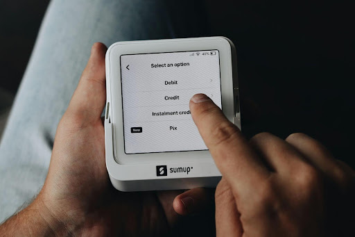 Pix vs. Stablecoins A Verdadeira Guerra dos Pagamentos